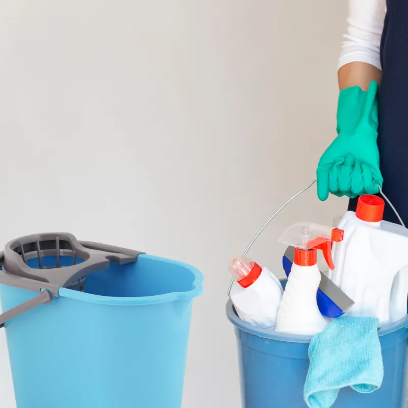 Пластиковые ведра и ведра с отжимом